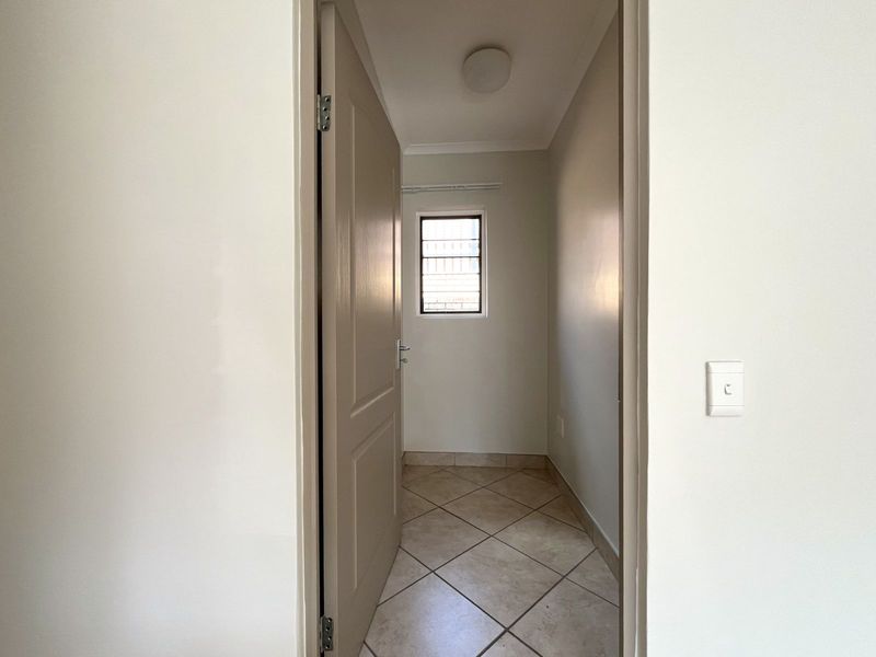 Townhouse For Sale in Equestria - Photo 10