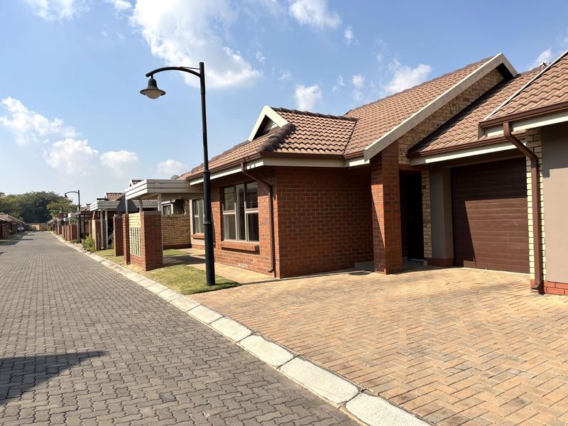 Townhouse For Sale in Equestria - Photo 1