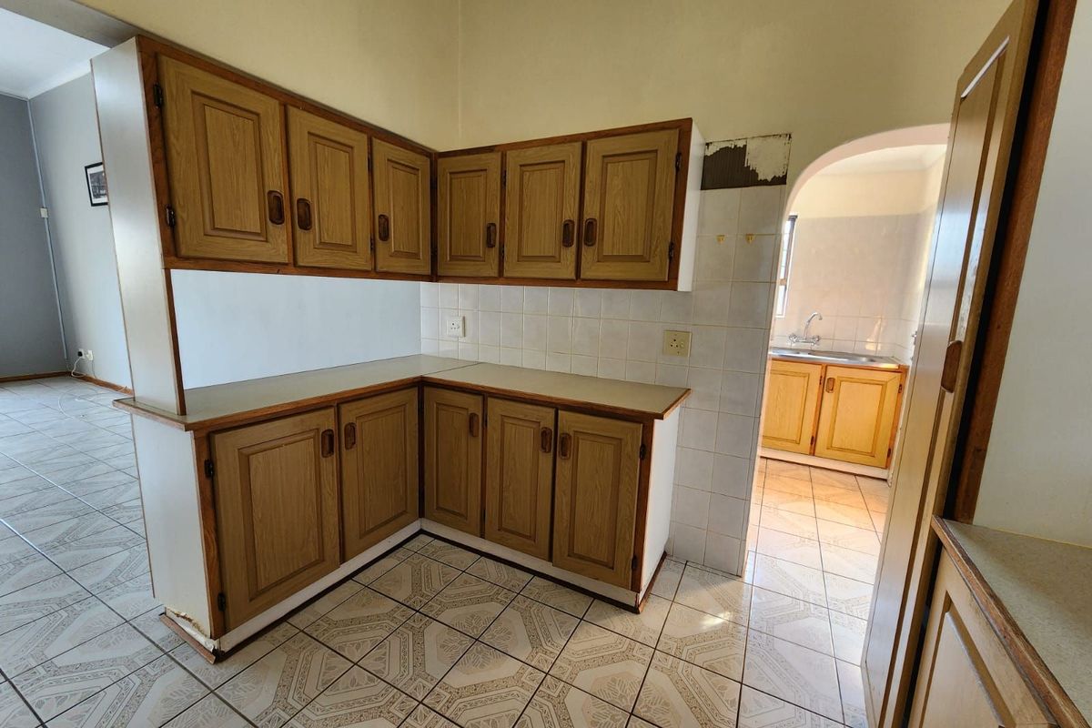 House For Sale in Rhodesdene - Photo 4