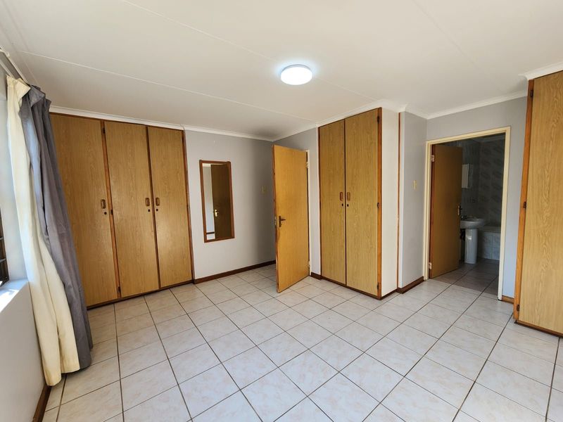 House For Sale in Rhodesdene - Photo 8