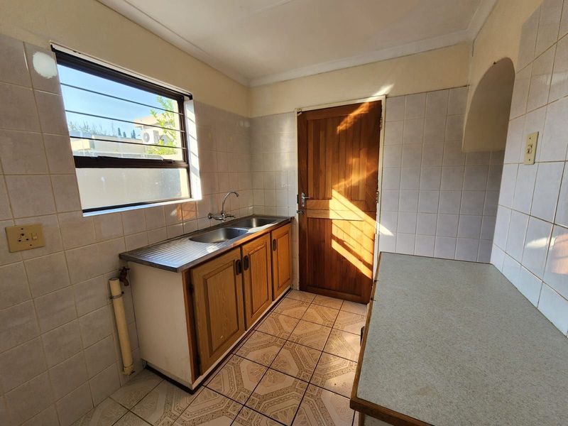 House For Sale in Rhodesdene - Photo 6