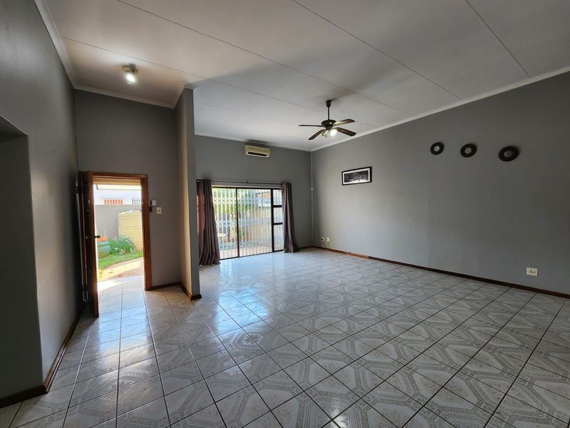 House For Sale in Rhodesdene - Photo 3
