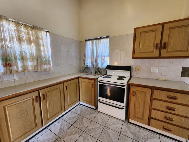 House For Sale in Rhodesdene - Photo 5