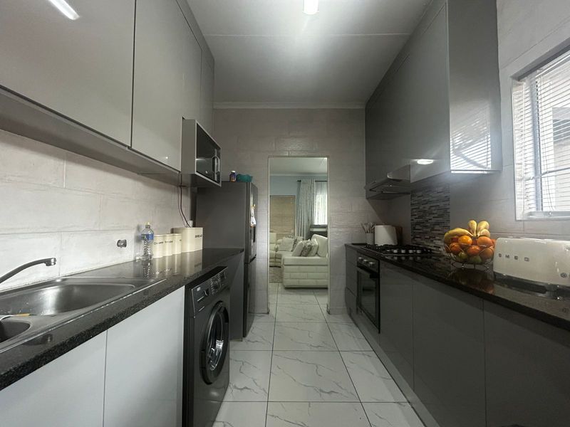 Townhouse To Rent in Fourways - Photo 6