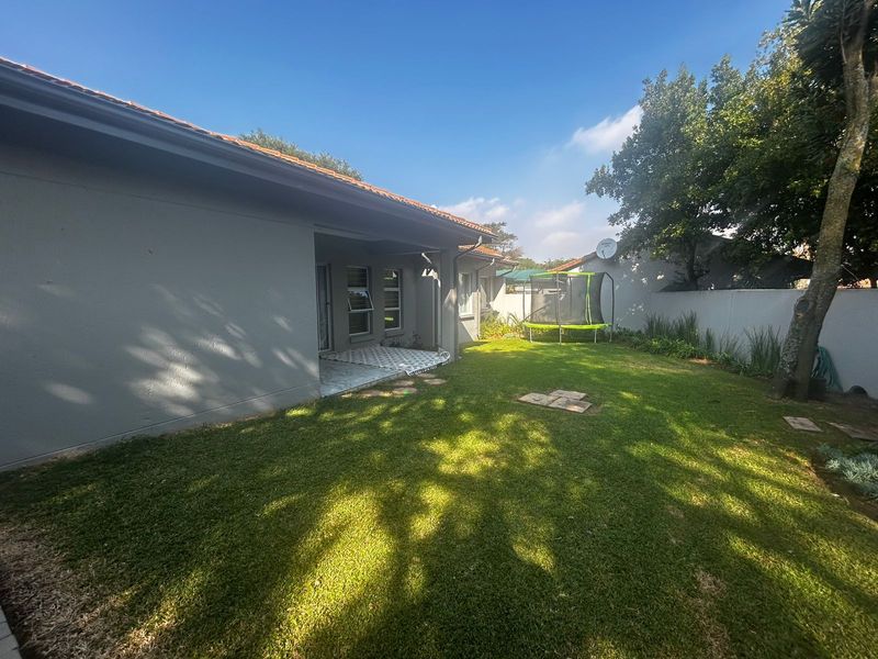 Townhouse To Rent in Fourways - Photo 1