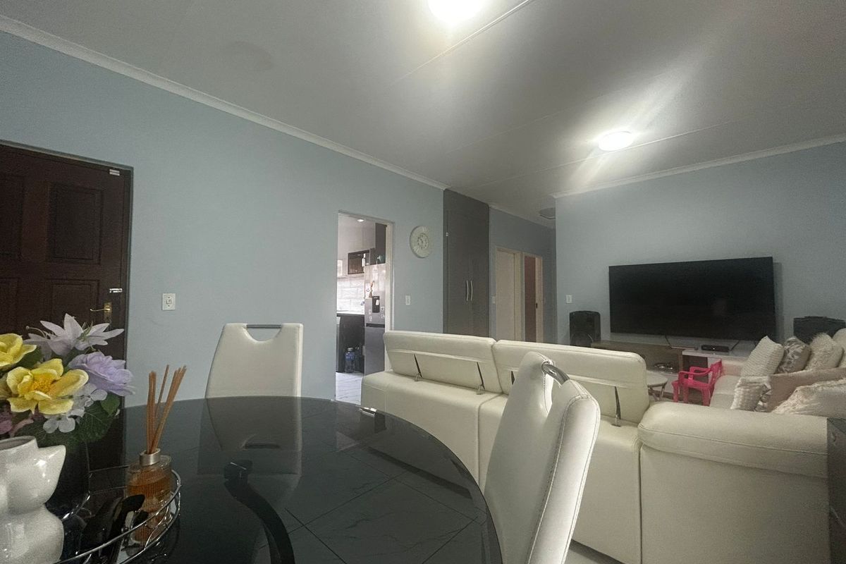Townhouse To Rent in Fourways - Photo 4