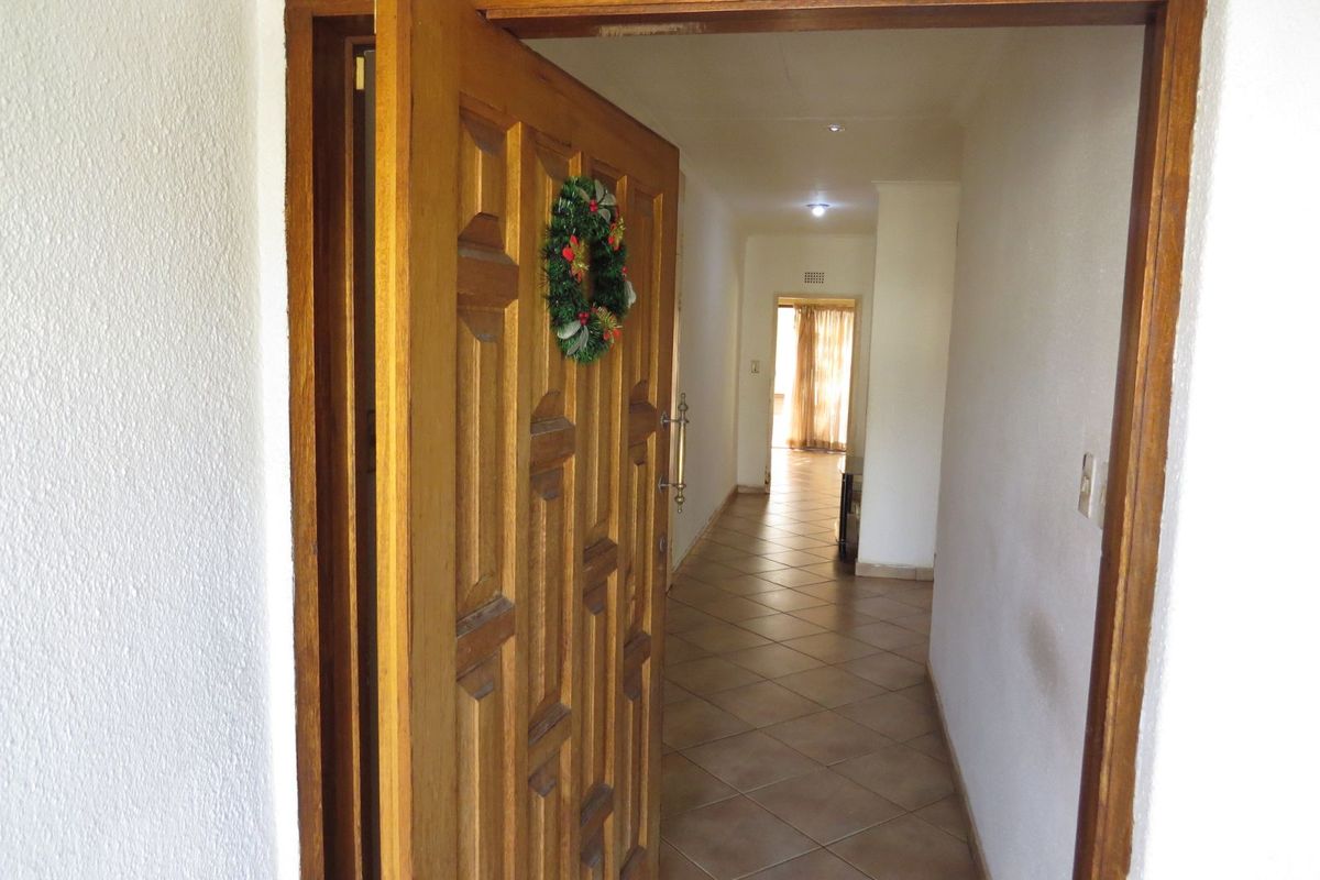 House For Sale in Kensington - Photo 5