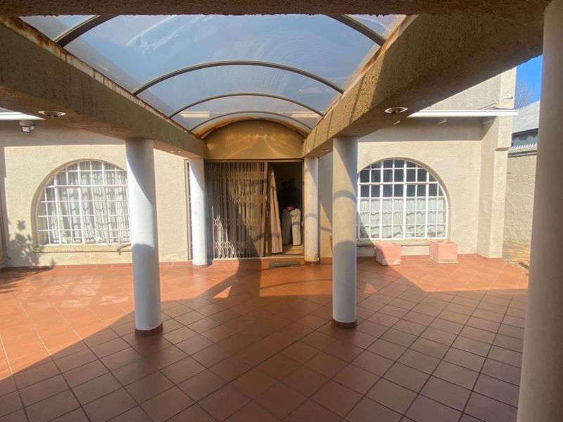 House For Sale in Kensington - Photo 7