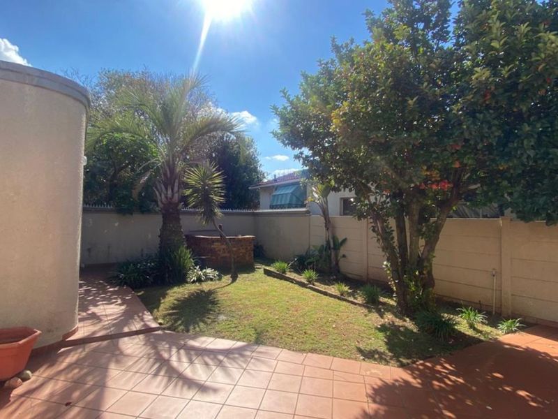 House For Sale in Kensington - Photo 3