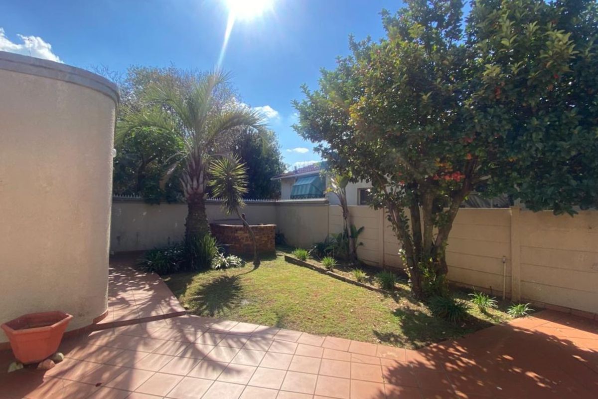 House For Sale in Kensington - Photo 3