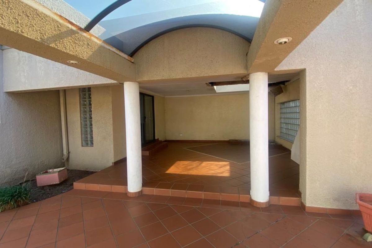 House For Sale in Kensington - Photo 4