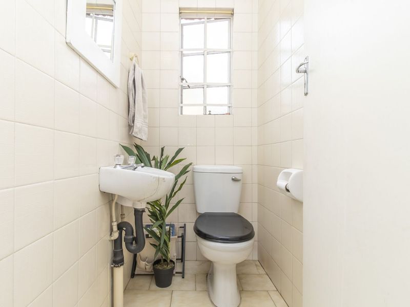 Townhouse For Sale in Weltevreden Park - Photo 8