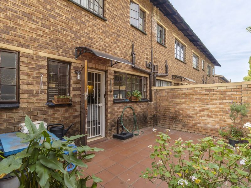 Townhouse For Sale in Weltevreden Park - Photo 7