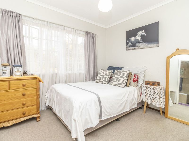 Townhouse For Sale in Weltevreden Park - Photo 10