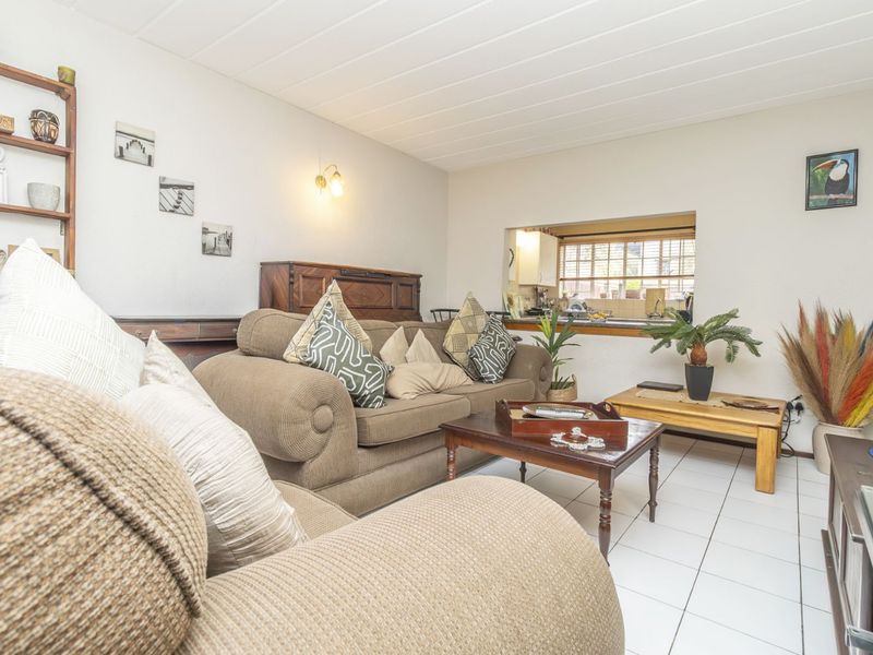 Townhouse For Sale in Weltevreden Park - Photo 3