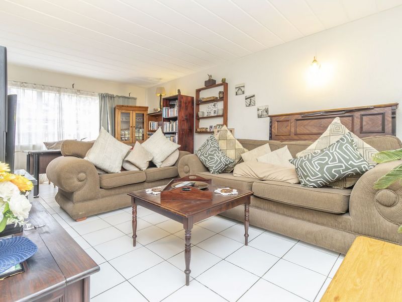 Townhouse For Sale in Weltevreden Park - Photo 2