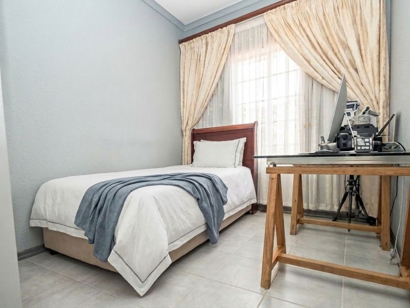 Apartment For Sale in Witpoortjie - Photo 7