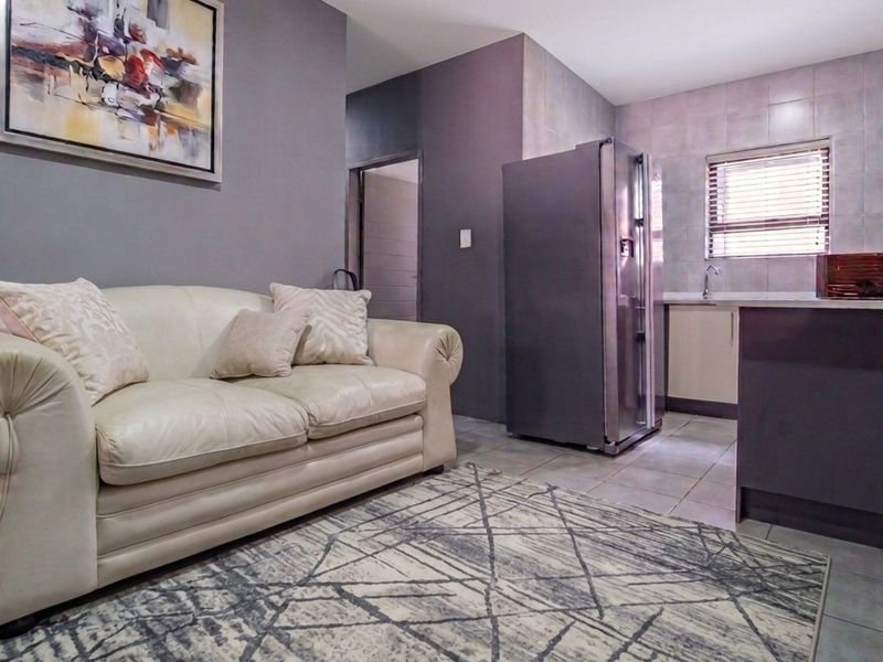 Apartment For Sale in Witpoortjie - Photo 2