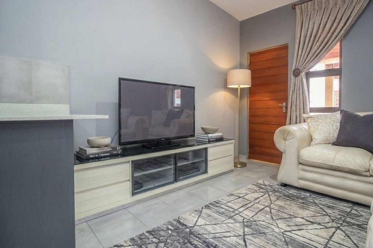 Apartment For Sale in Witpoortjie - Photo 4