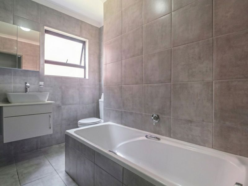 Apartment For Sale in Witpoortjie - Photo 8