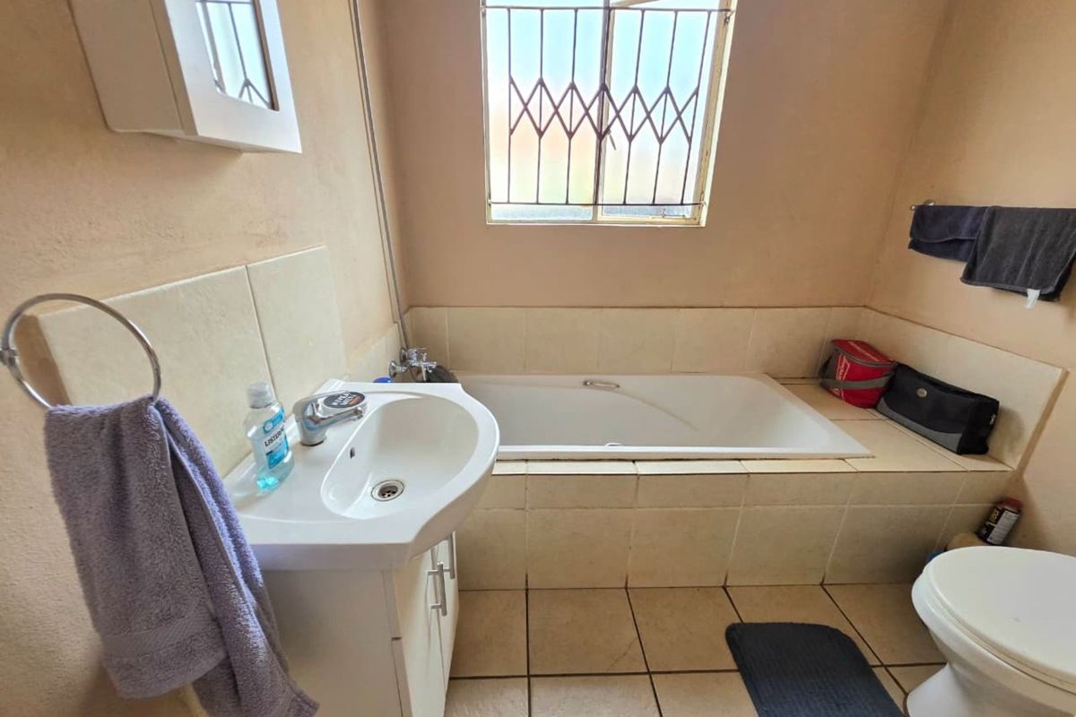 House For Sale in The Orchards - Photo 5