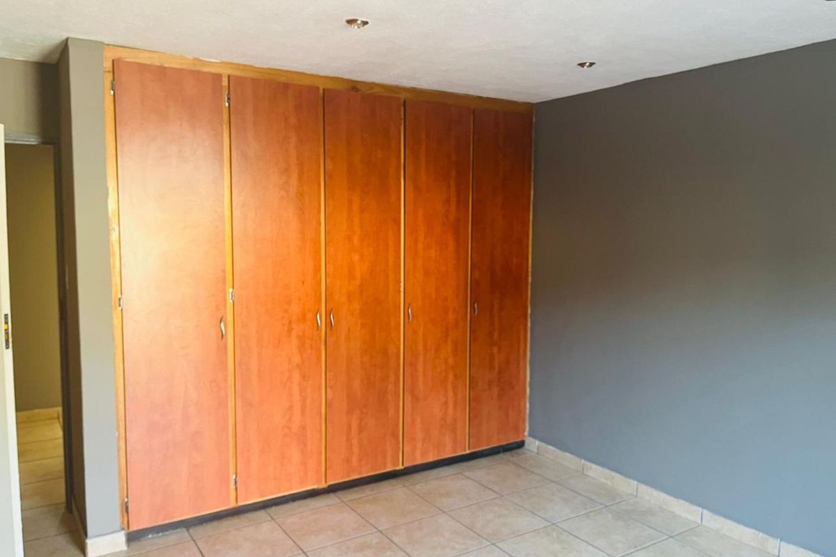 Townhouse To Rent in Aloe Ridge - Photo 4