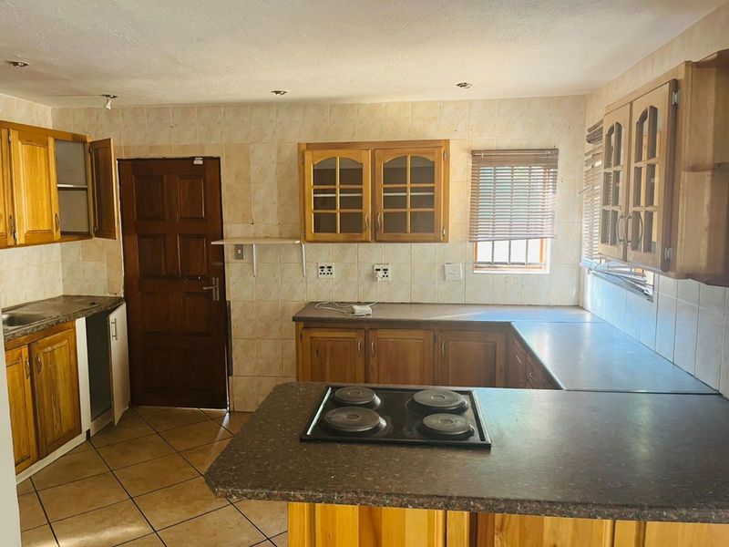 Townhouse To Rent in Aloe Ridge - Photo 3