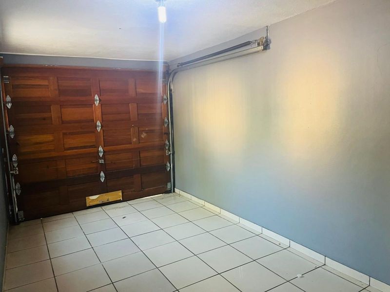 Townhouse To Rent in Aloe Ridge - Photo 8