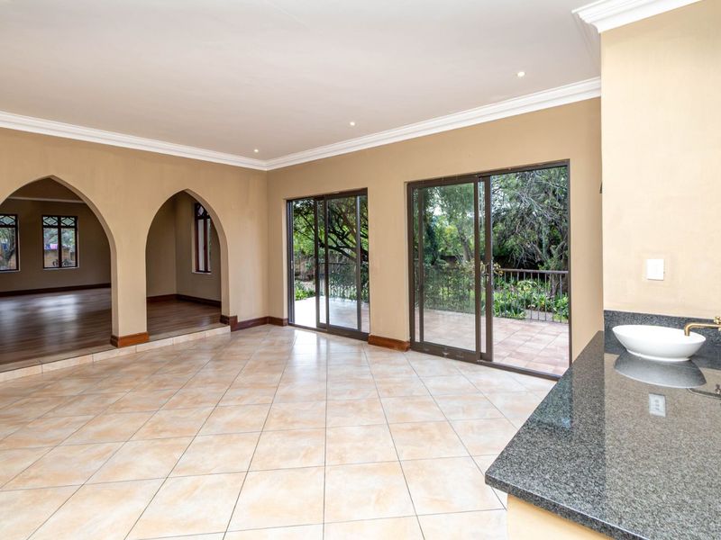 House To Rent in North Riding - Photo 8