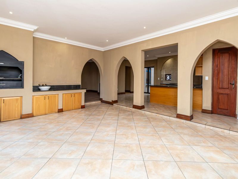 House To Rent in North Riding - Photo 5