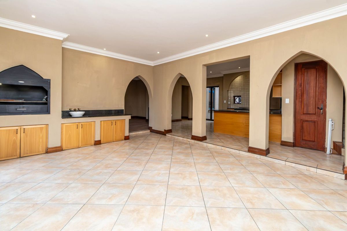 House To Rent in North Riding - Photo 5