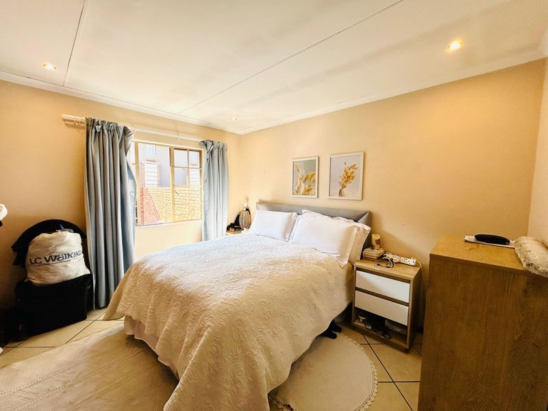 Townhouse To Rent in Mooikloof Ridge - Photo 7