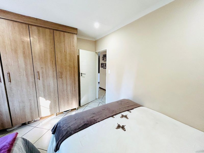 Townhouse To Rent in Mooikloof Ridge - Photo 10