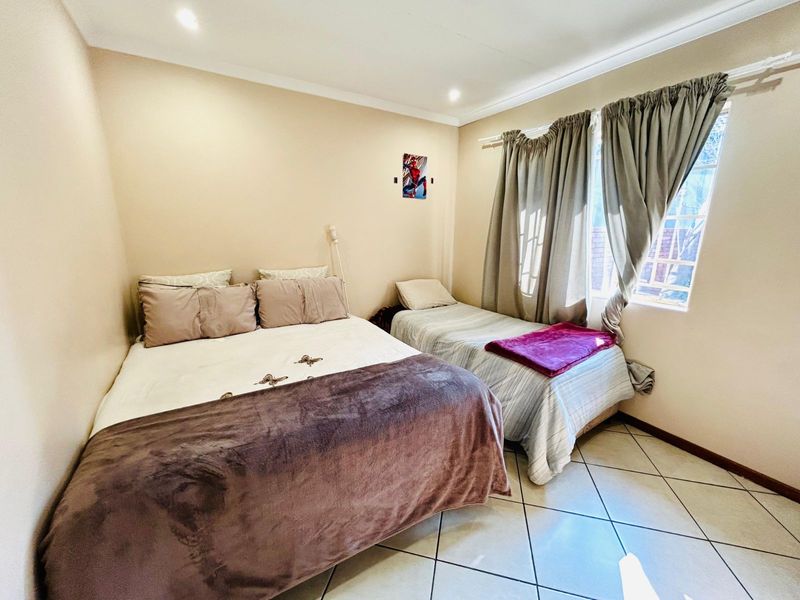 Townhouse To Rent in Mooikloof Ridge - Photo 9