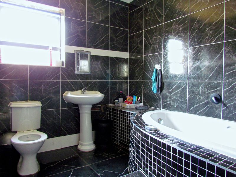 House For Sale in Bluewater Bay - Photo 7