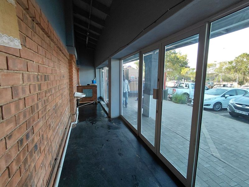 Retail To Rent in Die Wilgers - Photo 3