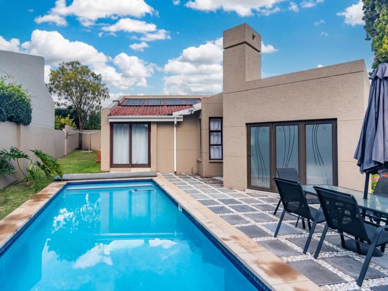 House For Sale in Douglasdale - Photo 3