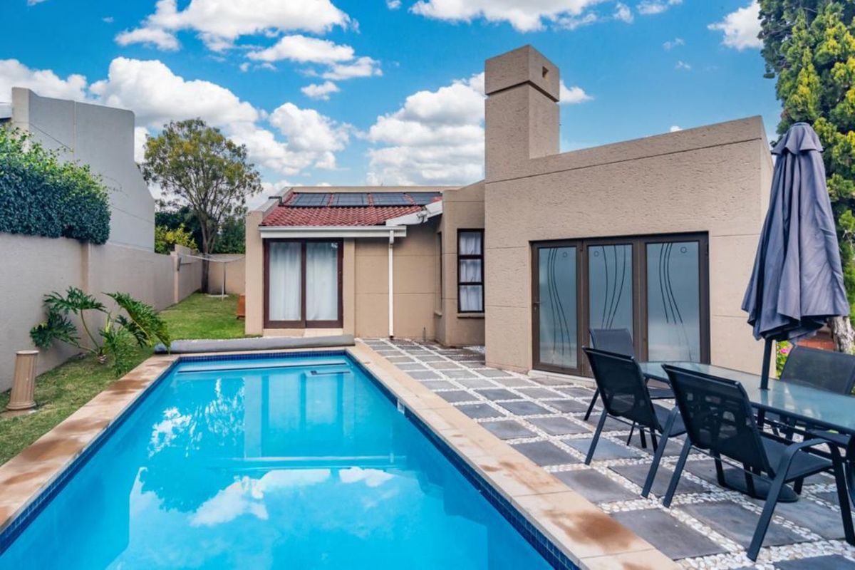 House For Sale in Douglasdale - Photo 3