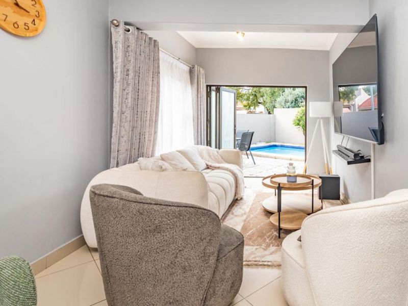 House For Sale in Douglasdale - Photo 10