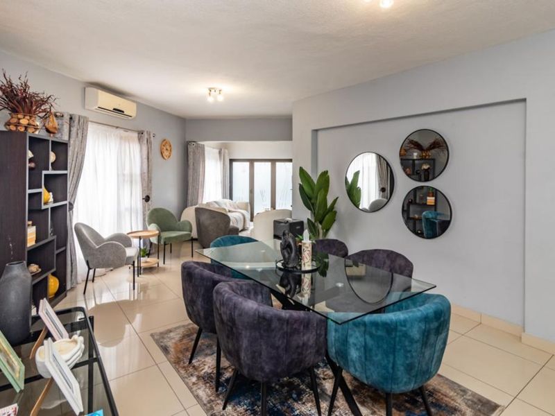 House For Sale in Douglasdale - Photo 8
