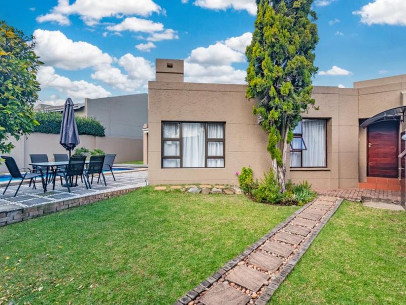 House For Sale in Douglasdale - Photo 5