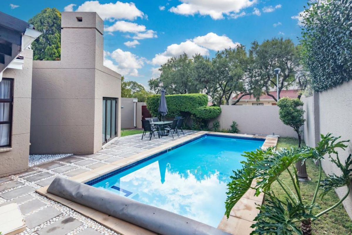 House For Sale in Douglasdale - Photo 4