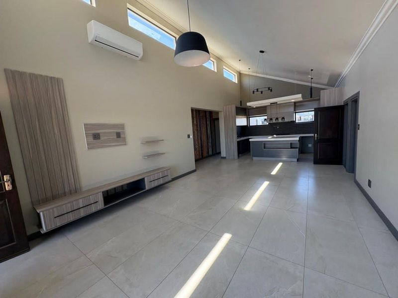 Apartment For Sale in El Toro Park - Photo 2