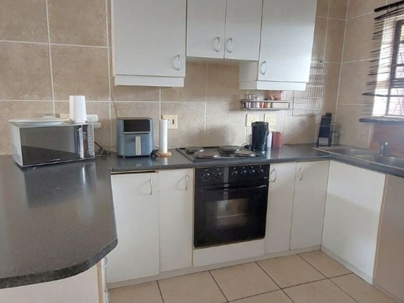 Apartment For Sale in Fairview Golf Estate - Photo 5