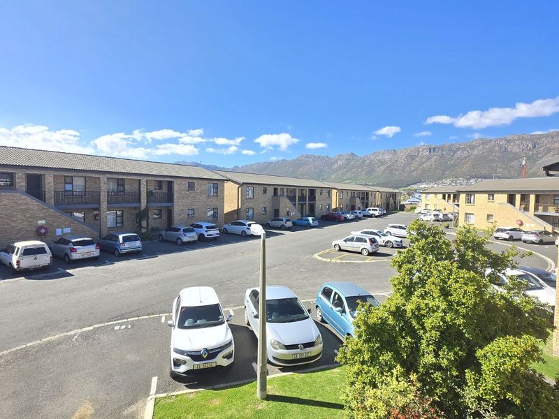 Apartment For Sale in Fairview Golf Estate - Photo 2