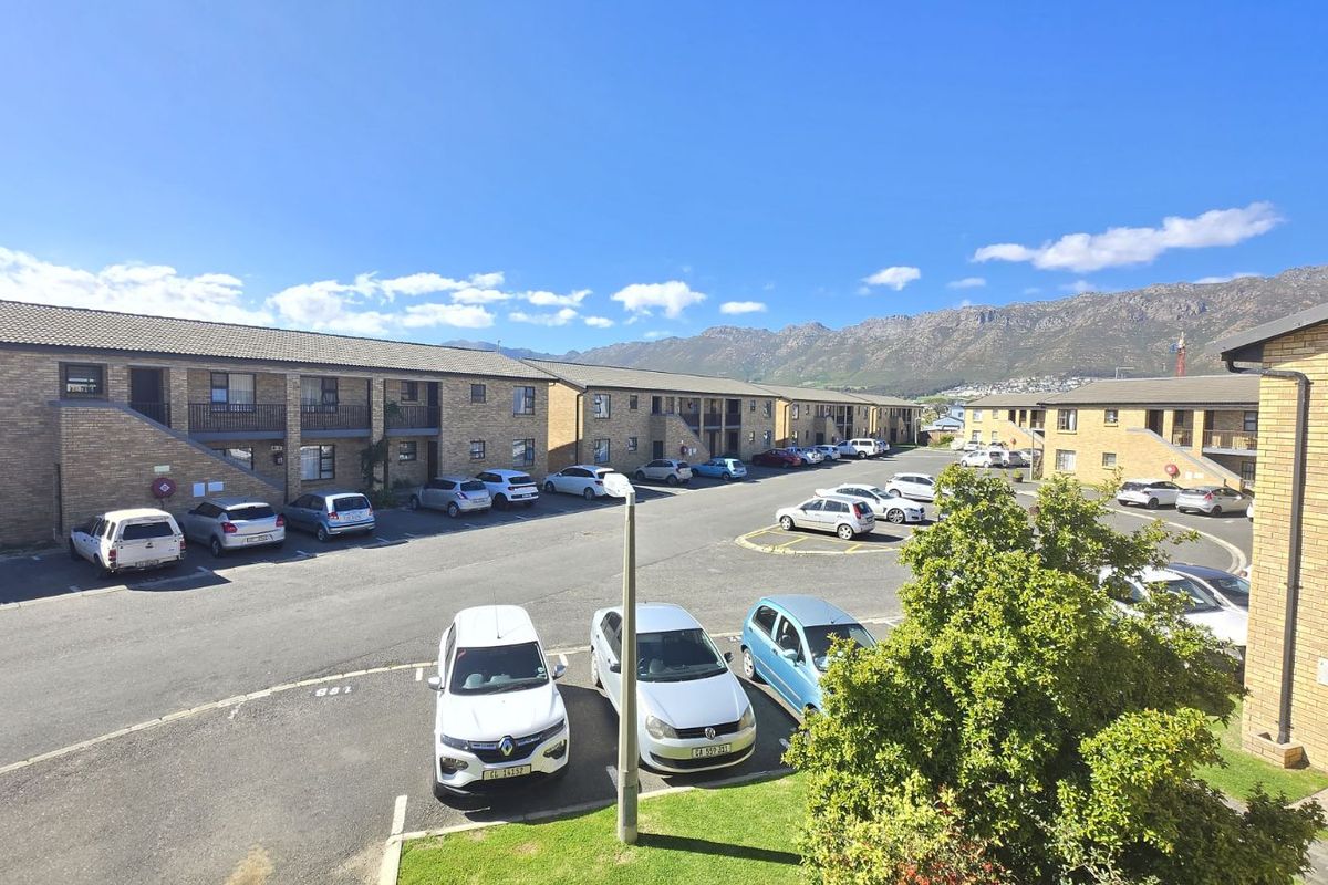 Apartment For Sale in Fairview Golf Estate - Photo 2