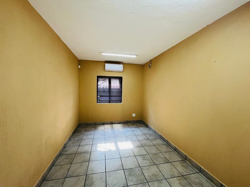 Business To Rent in Aloe Ridge - Photo 2