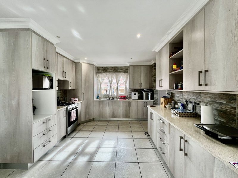 House For Sale in Dolphin Creek Golf Estate - Photo 5