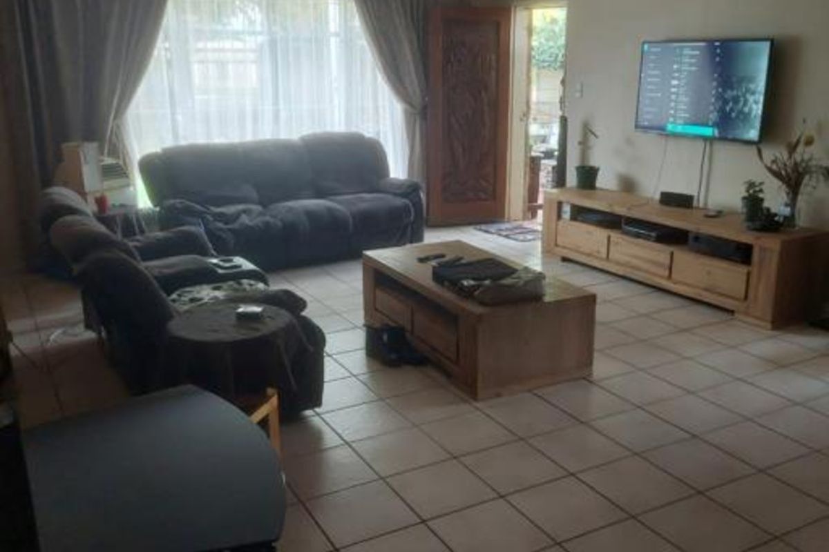 House To Rent in Witpoortjie - Photo 3