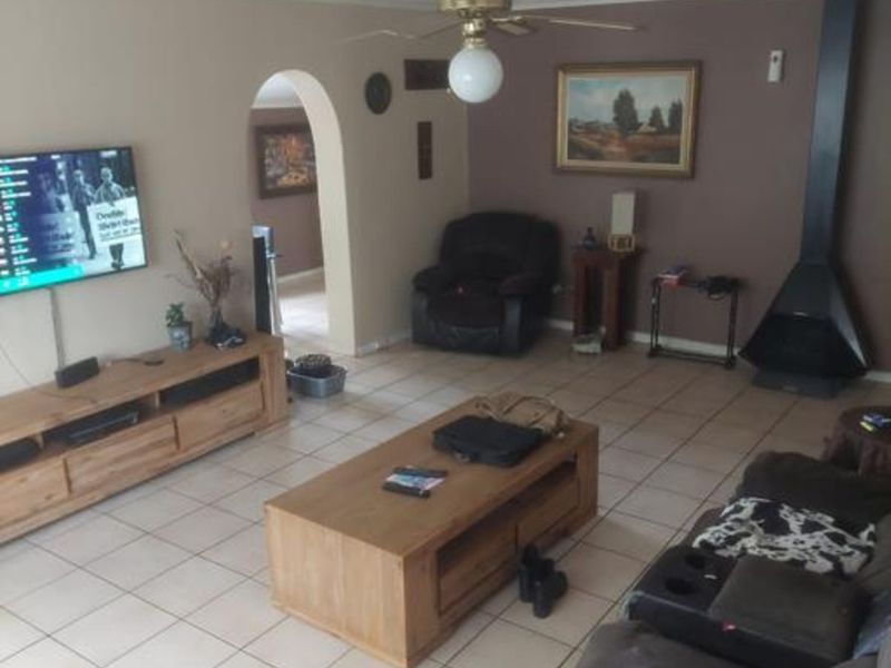 House To Rent in Witpoortjie - Photo 5